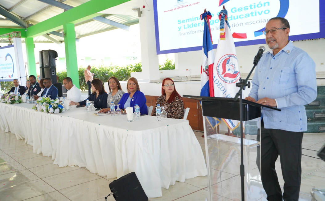  imagen Directores de centros educativos de Cotuí participan en seminario “Gestión y Liderazgo Educativo: Transformando la gestión escolar".
 
  