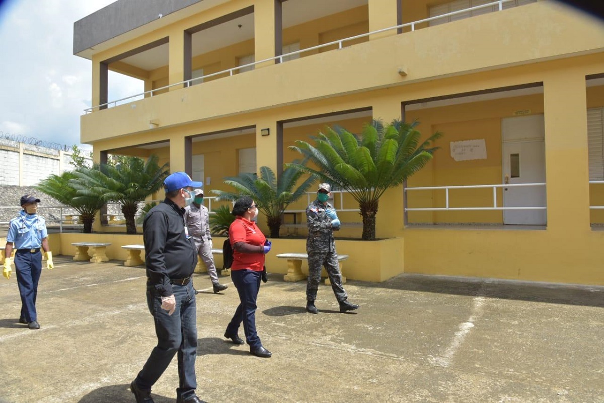  imagen Un equipo de la Dirección de Comunicaciones del MINERD, encabezado por su director, Diego Pesqueira, recorrió distintas provincias de la región del Cibao. 
  
