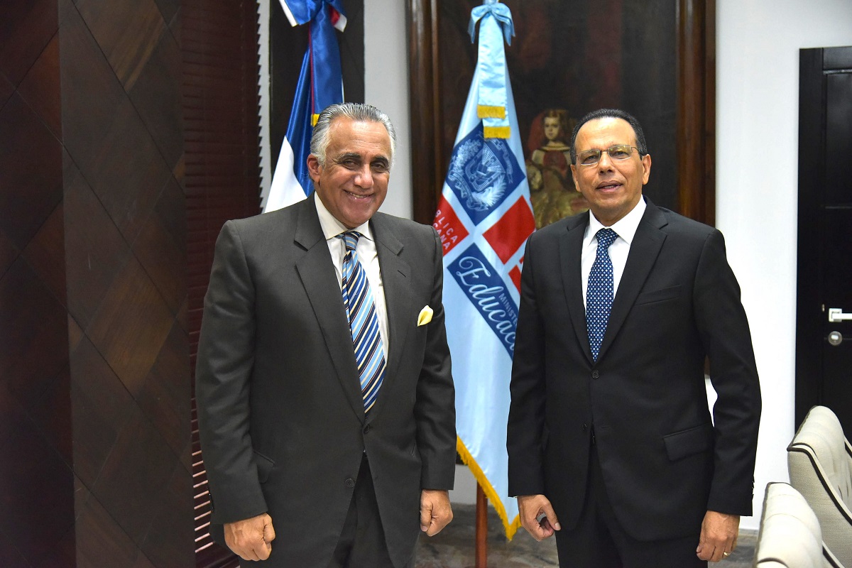  imagen  El ministro de Educación, Antonio Peña Mirabal y el presidente del Comité Olímpico Dominicano, Luisín Mejía 
