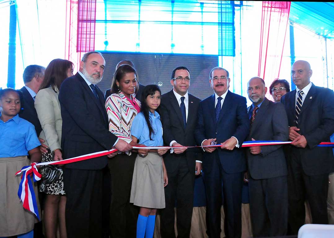  imagen Presidente Medina inaugura escuela y liceo en santo domingo este; aportan 57 nuevas aulas y beneficiarán a 1,785 estudiantes 