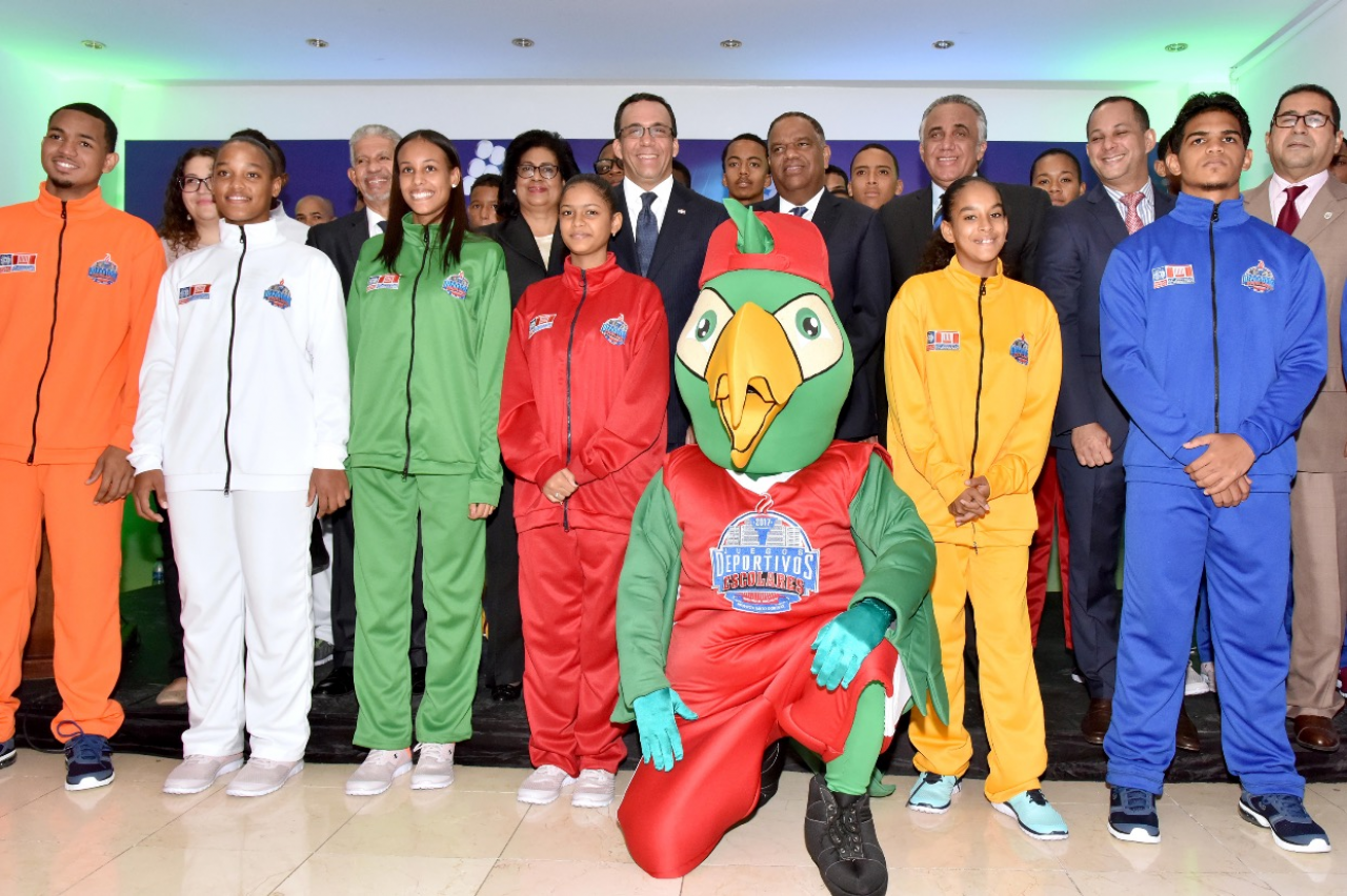  imagen Ministro Andrés Navarro encabeza presentación uniformes, línea gráfica, mascota y campaña de publicidad para VIII Juegos Deportivos Nacionales. 