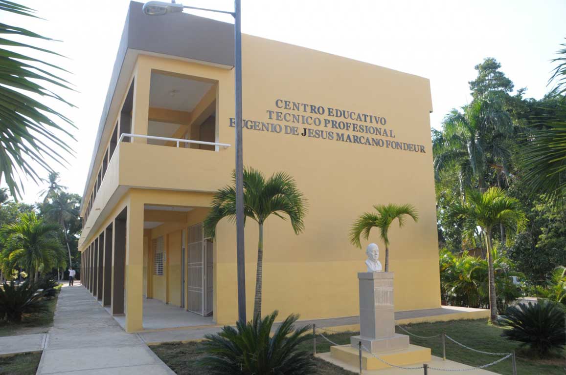  imagen Presidente Medina inaugura dos centros educativos en la provincia Santo Domingo 