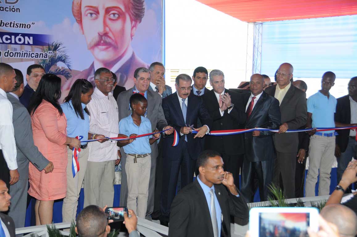  imagen Presidente Medina inaugura más escuelas en Elías Piña, Azua, San Cristóbal, La Vega, Espaillat y Santo Domingo 