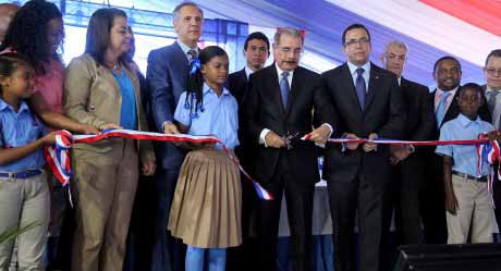  imagen Revolución Educativa impulsada por el Presidente Danilo Medina da otro paso de avance; inaugura Escuela en Santo Domingo Norte que beneficiará a 665 estudiantes 