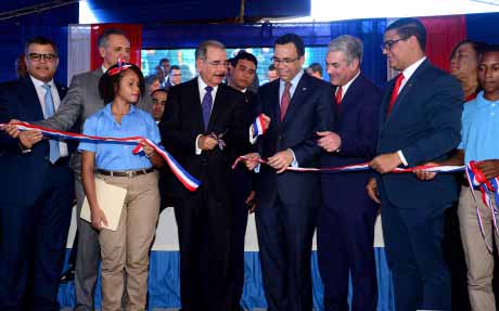  imagen Presidente Danilo Medina inaugura liceo en Haina, con el que suman 186 planteles que benefician a 55,825 estudiantes en Jornada Escolar de Tanda Extendida  