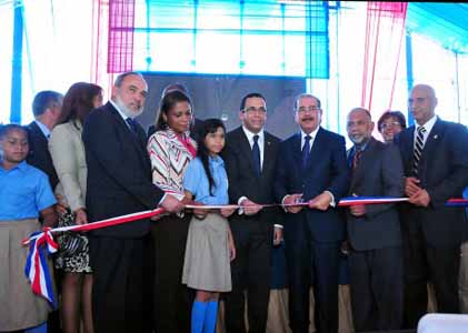  imagen Presidente Medina inaugura escuela y liceo en santo domingo este; aportan 57 nuevas aulas y beneficiarán a 1,785 estudiantes 