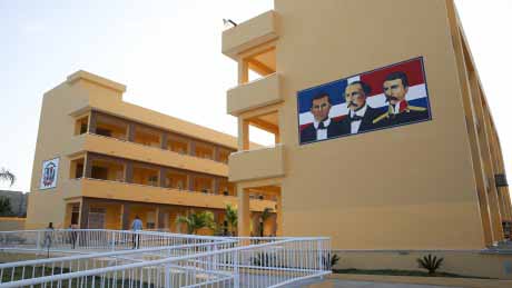 imagen Presidente Danilo Medina entrega liceo a la comunidad La Ureña, en Santo Domingo Este, con 25 nuevas aulas para 770 estudiantes 