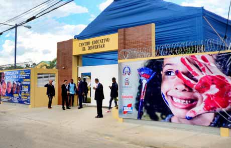  imagen Presidente Danilo Medina inaugura Centro Educativo El Despertar en Alma Rosa, albergará a 945 estudiantes en 29 aulas nuevas 