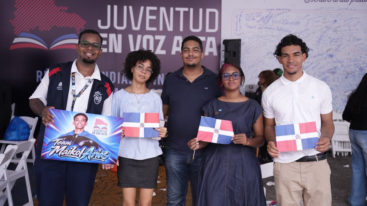  imagen Estudiantes acompa&ntilde;ando en el desaf&iacute;o &ldquo;Juventud en Voz Alta&rdquo;.&nbsp; 