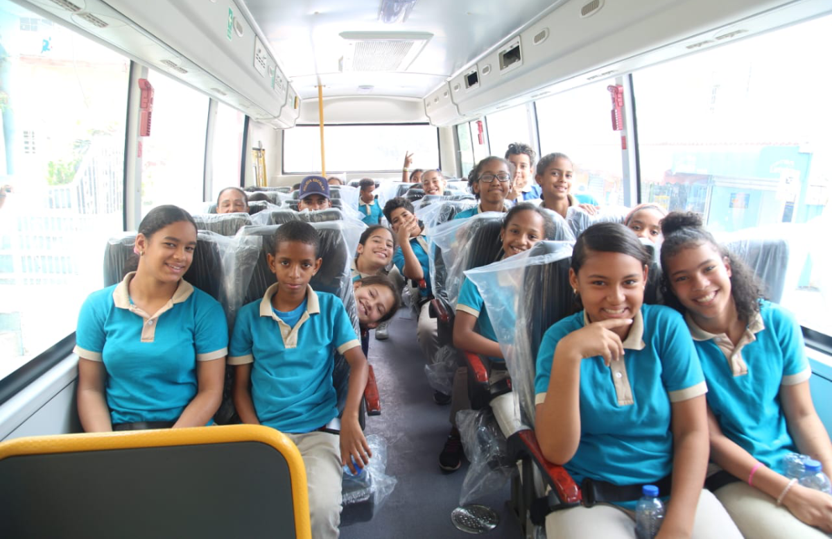  imagen Autobuses del transporte estudiantil 
