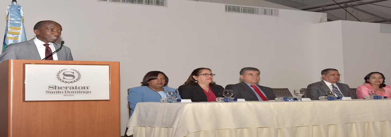  imagen 1-En el podium ...&nbsp;Andr&eacute;s de las Mercedes, director ejecutivo del Inafocam
2-El embajador de Chile en Rep&uacute;blica Dominicana, Romilio Guti&eacute;rrez.mientras dictaba conferencia.
3-El embajador de Chile en Rep&uacute;blica Dominicana y maestro de larga trayectoria, Romilio Guti&eacute;rrez. 