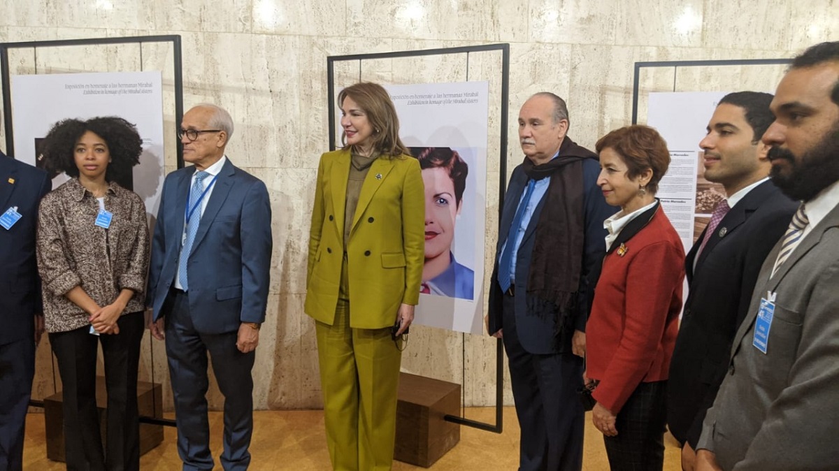  imagen El viceministro Rafael Bello participó, además, en la apertura de una exposición de fotos de las hermanas Patria, Minera y María Teresa Mirabal, que se realiza en la sede de República Dominicana en la UNESCO.
  