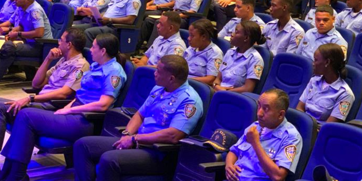  imagen Policías Escolares en conferencia sobre los derechos fundamentales y el sistema de protección de niños, niñas y adolescentes 