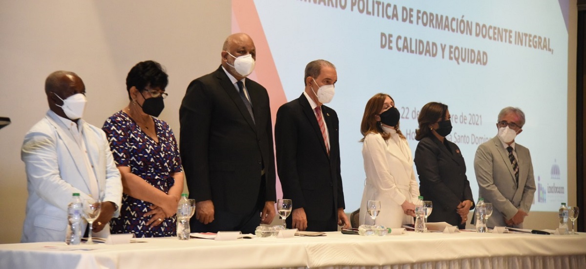 Roberto Fulcar propone un nuevo paradigma en la formación docente. |  Ministerio de Educación de la República Dominicana