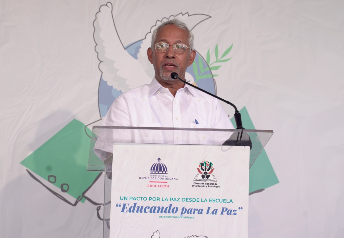  imagen Ministro de Educación, Ángel Hernández comparte con autoridades educativas y titulares de UNICEF. 
