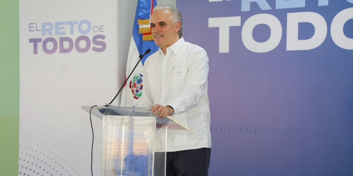  imagen El presidente Luis Abinader y el ministro de educaci&oacute;n&nbsp; inaugurando de dos centros educativos en Santiago y un techado en Rancho Arriba, San Jos&eacute; de Ocoa. 
