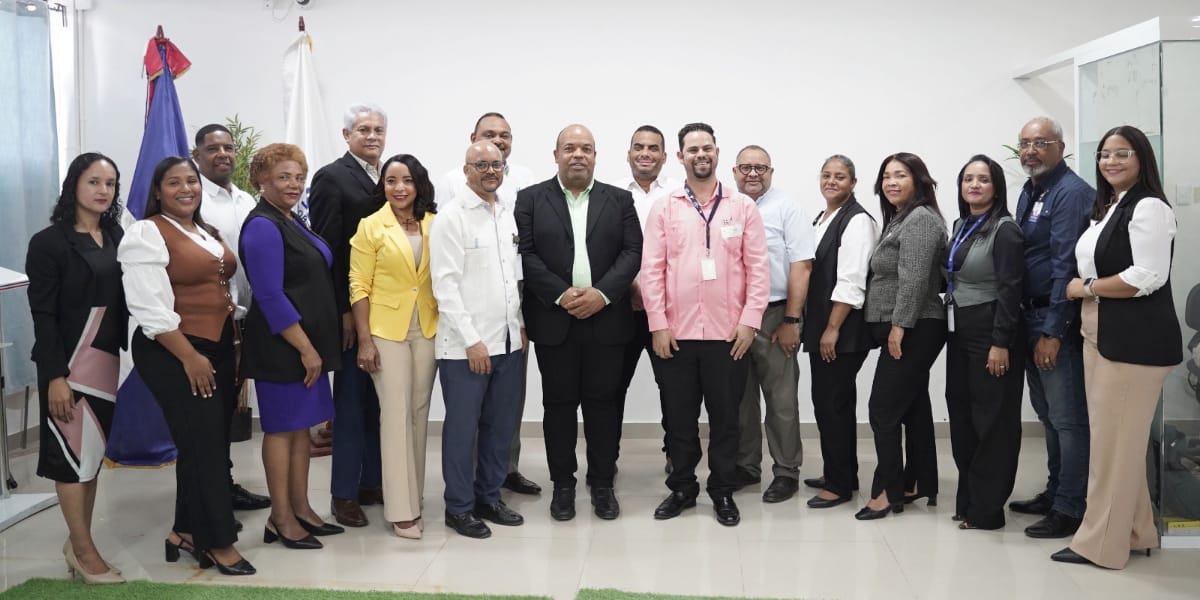  imagen Actores educativos y de la sociedad civil, el Ministerio de Educaci&oacute;n (Minerd) presentando el proyecto &ldquo;Voces de la Descentralizaci&oacute;n&rdquo;: escuchar para transformar". 