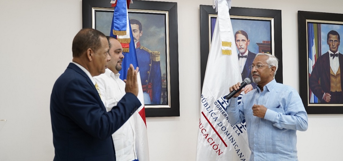  imagen Ministro de Educación, Ángel Hernández reunido con el Consejo Nacional de Educación en el Salón Ercilia Pepín 