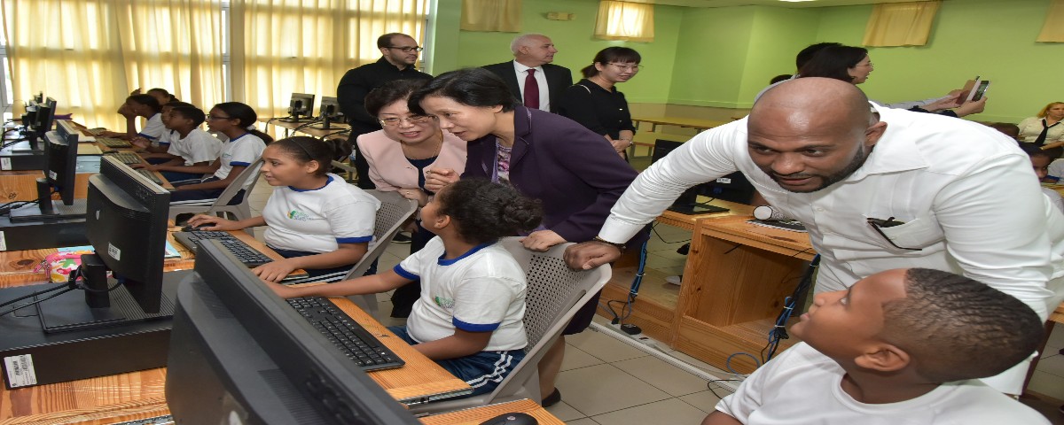  imagen Delegaci&oacute;n China visita plaza Don Bosco 