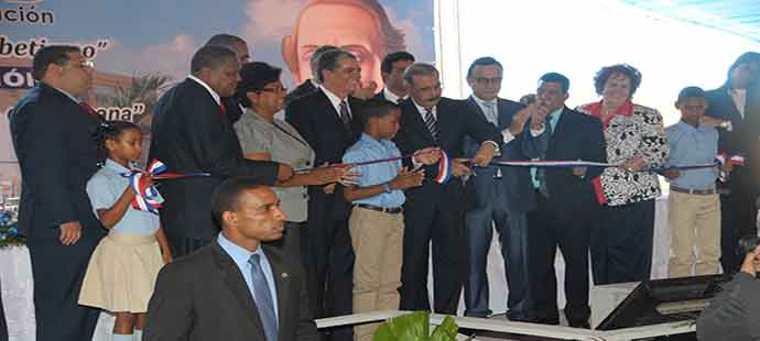  imagen Presidente Medina inaugura cinco escuelas en El Seibo 