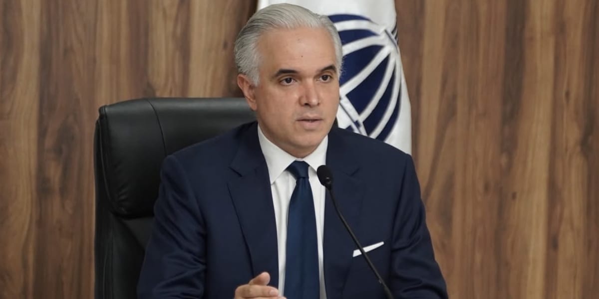  imagen &nbsp;
El ministro de Educaci&oacute;n, Luis Miguel De Camps, con el &nbsp;Consejo Nacional de Educaci&oacute;n (CNE).
&nbsp; 