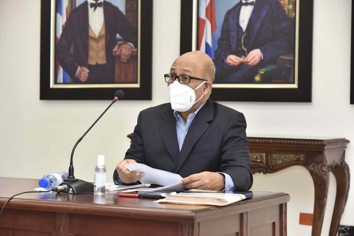  imagen El director del Gabinete Ministerial del Ministerio de Educaci&oacute;n (MINERD), Henry Santos 