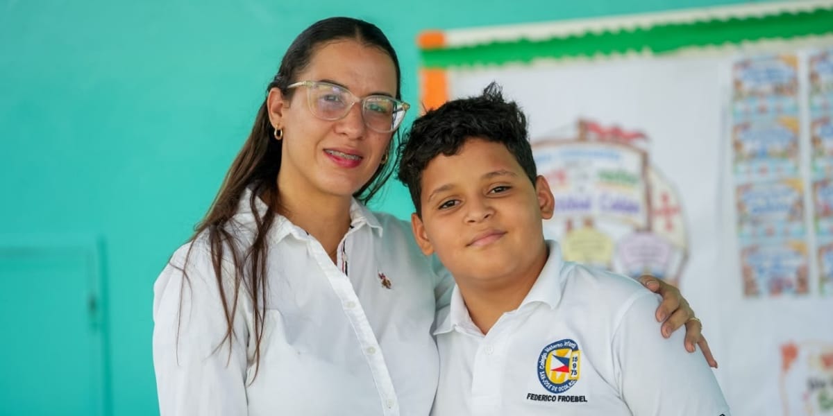  imagen Estudiantes de la Semana a Kender Soto y Rafael Ure&ntilde;a 