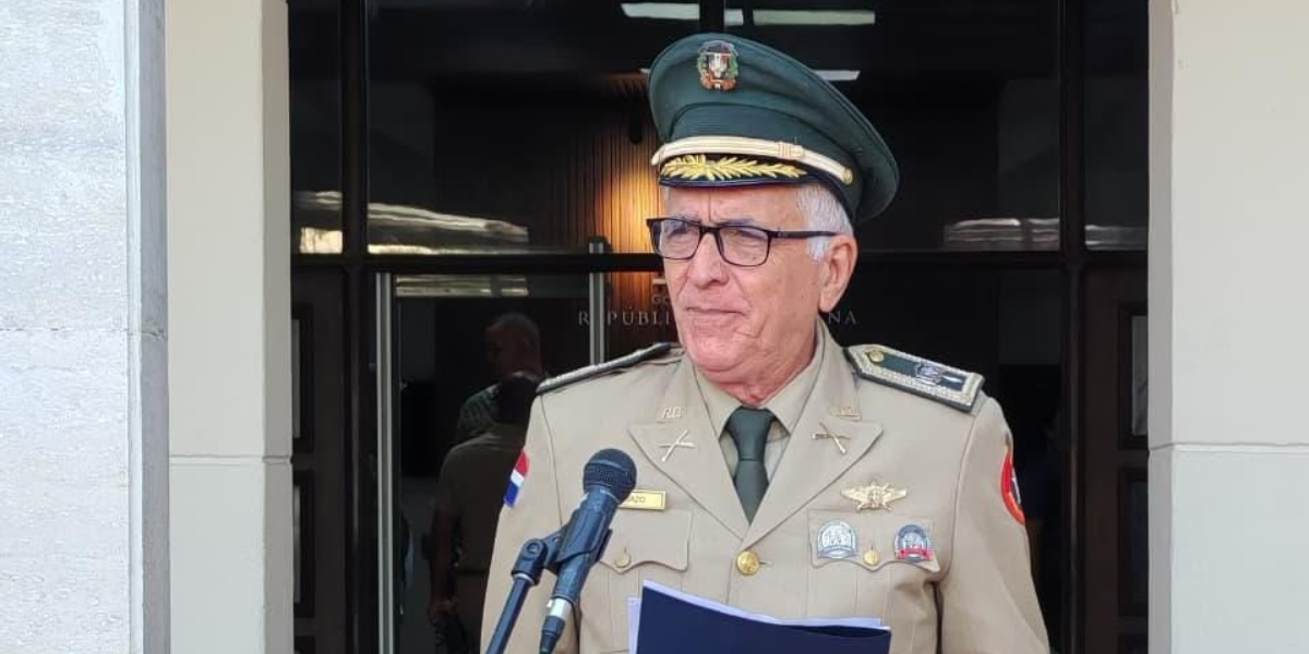  imagen &nbsp;Servidores publicod del MINERD reuninidos&nbsp; en la explanada frontal Pedro Henr&iacute;quez Ure&ntilde;a para recordar la gesta patri&oacute;tica del 16 de Agosto. 