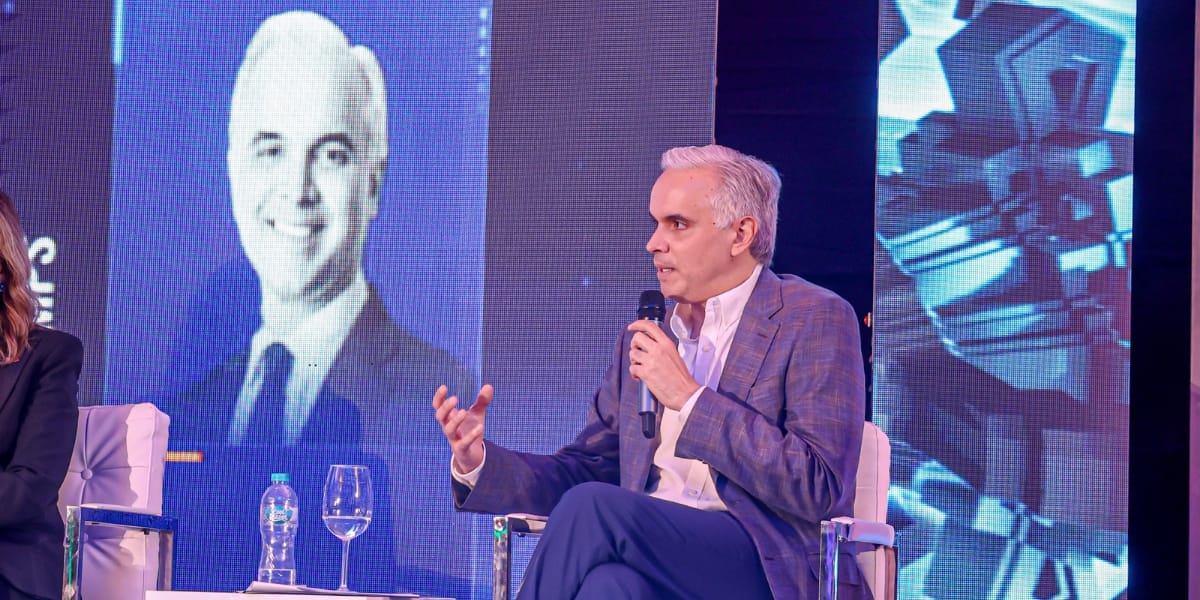  imagen Luis Miguel De Camps participando&nbsp;en el panel &ldquo;Rep&uacute;blica Dominicana 5.0: IA, desarrollo humano y educaci&oacute;n&rdquo;, en el Congreso Internacional Humanos 5.0 