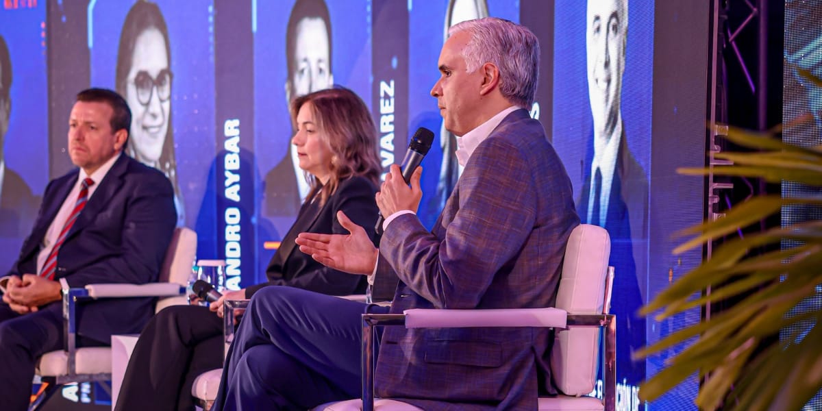  imagen Luis Miguel De Camps participando&nbsp;en el panel &ldquo;Rep&uacute;blica Dominicana 5.0: IA, desarrollo humano y educaci&oacute;n&rdquo;, en el Congreso Internacional Humanos 5.0 