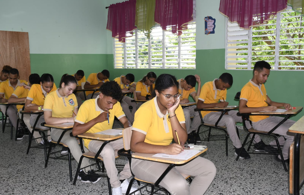  imagen Estudiantes  del sistema educativo dominicano toman primera convocatoria de pruebas nacionales aplicadas del 24 al 29 de junio del 2023. 