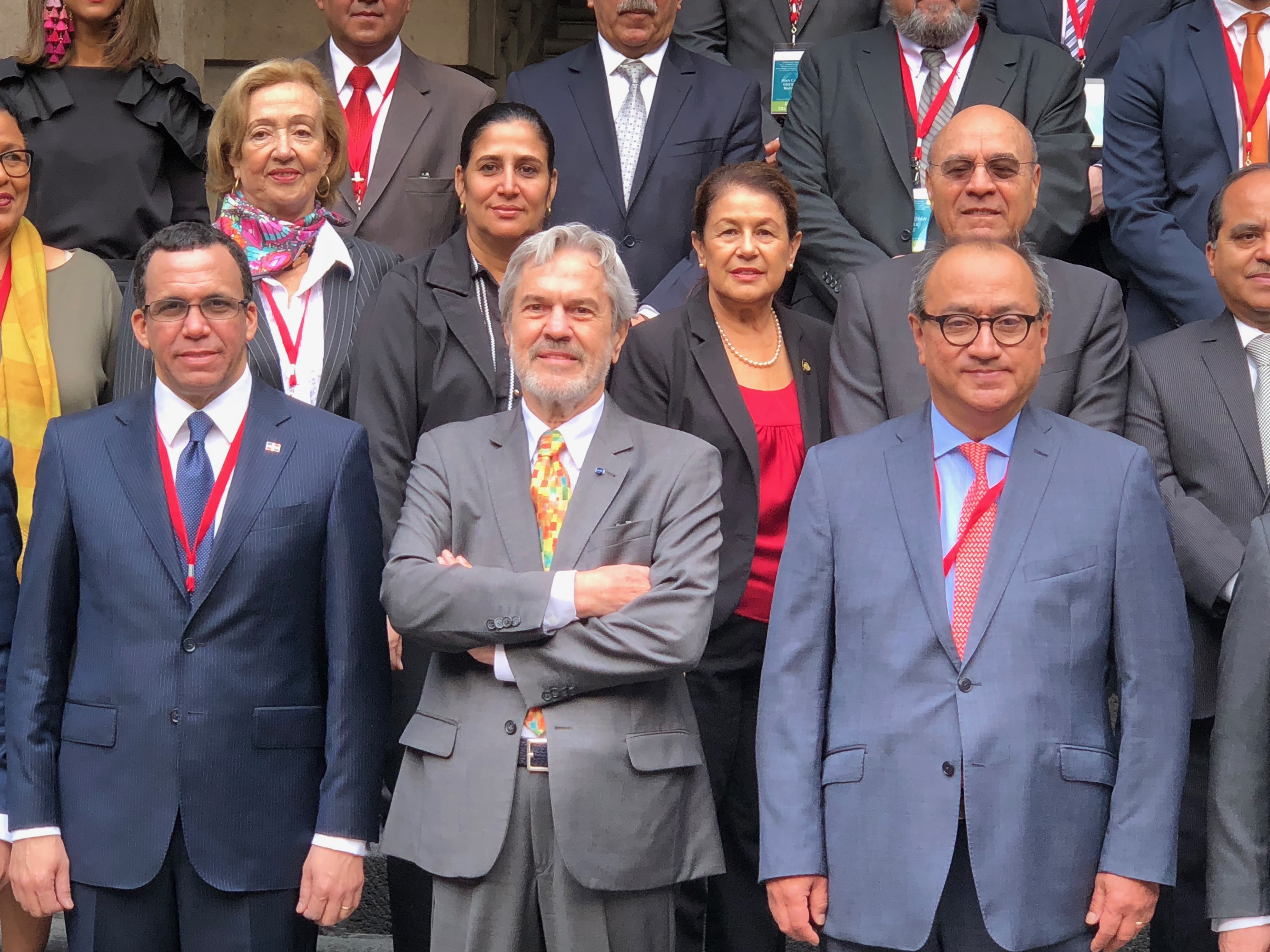  imagen Ministro Andr&eacute;s Navarro junto a sus hom&oacute;logos de Estados Iberoamericanos&nbsp; 