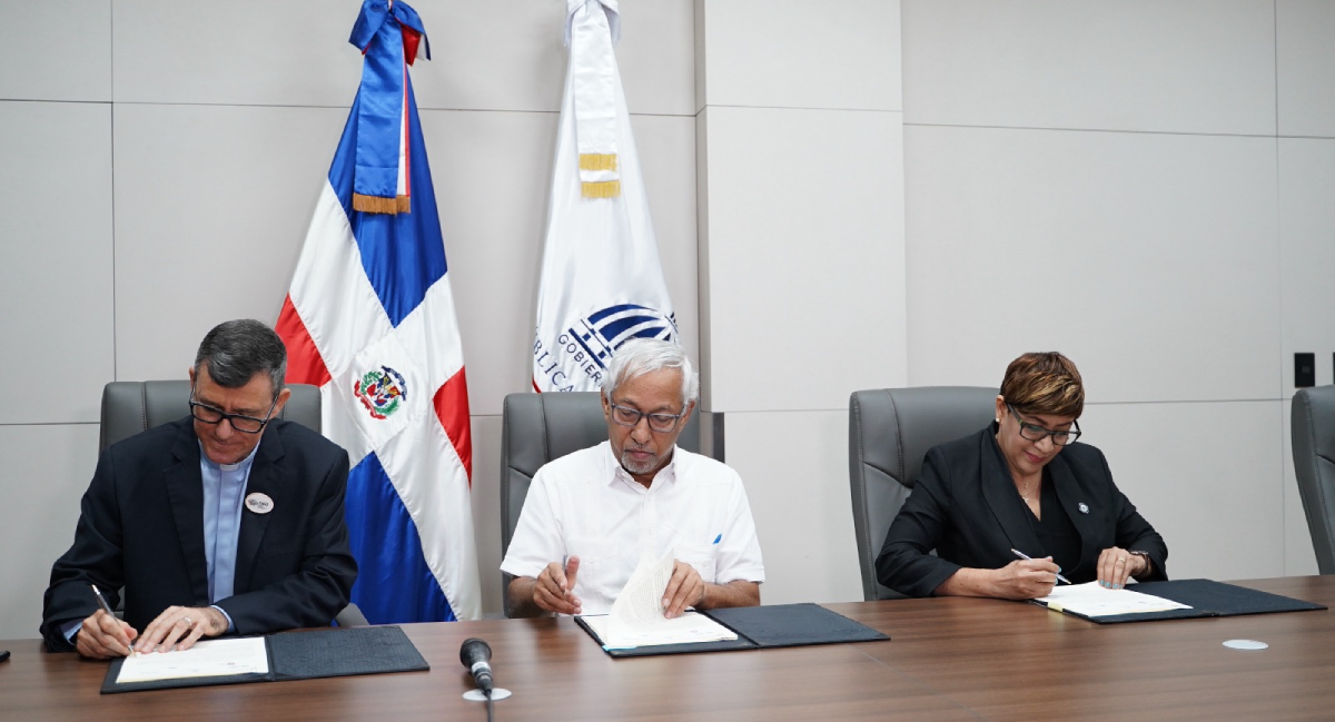  imagen Ministro de Educación, Ángel Hernández firma convenio con varias instituciones para la ejecución del proyecto Unidades de Intervención Terapéutica Territoriales (UITT) 