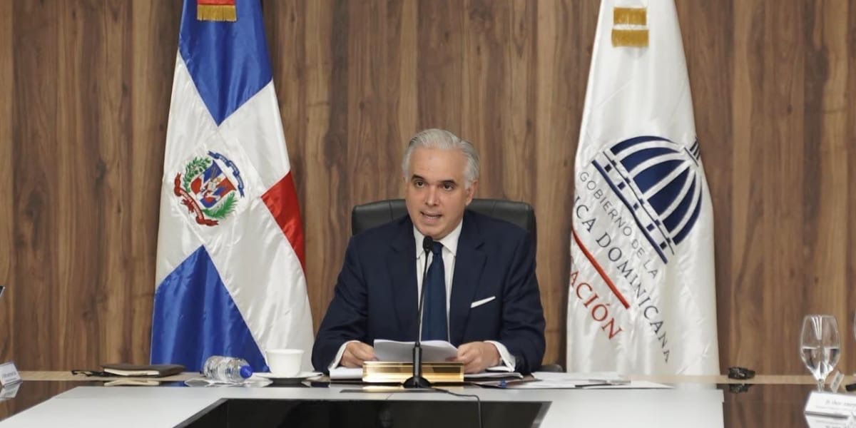 imagen Ministro de educaci&oacute;n &nbsp;Luis Miguel De Camps, en el sal&oacute;n Ercilia Pepin junto a entidades del Minerd.&nbsp; 