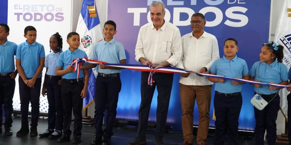  imagen El presidente Luis Abinader en la inauguraci&oacute;n de varios centros educativos y una estancia infantil en Puerto Plata. 