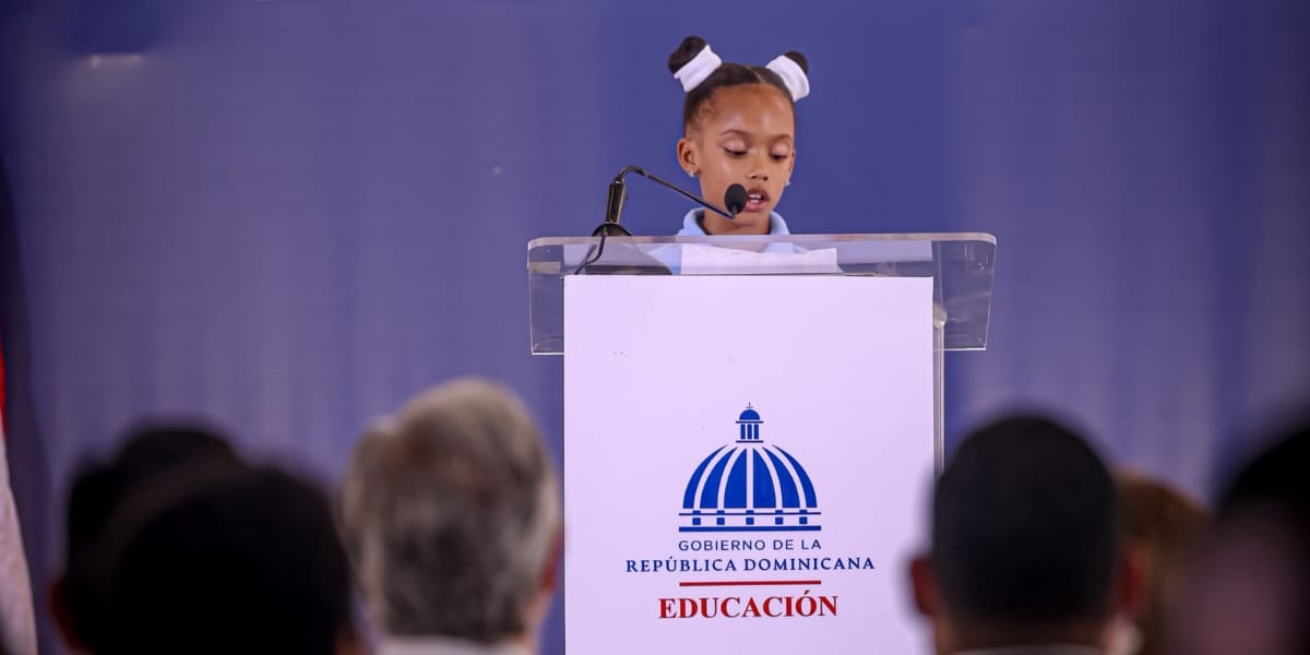  imagen Estudiantes en la inaguracion en la&nbsp; Escuela Primaria Orlando Mart&iacute;nez. 