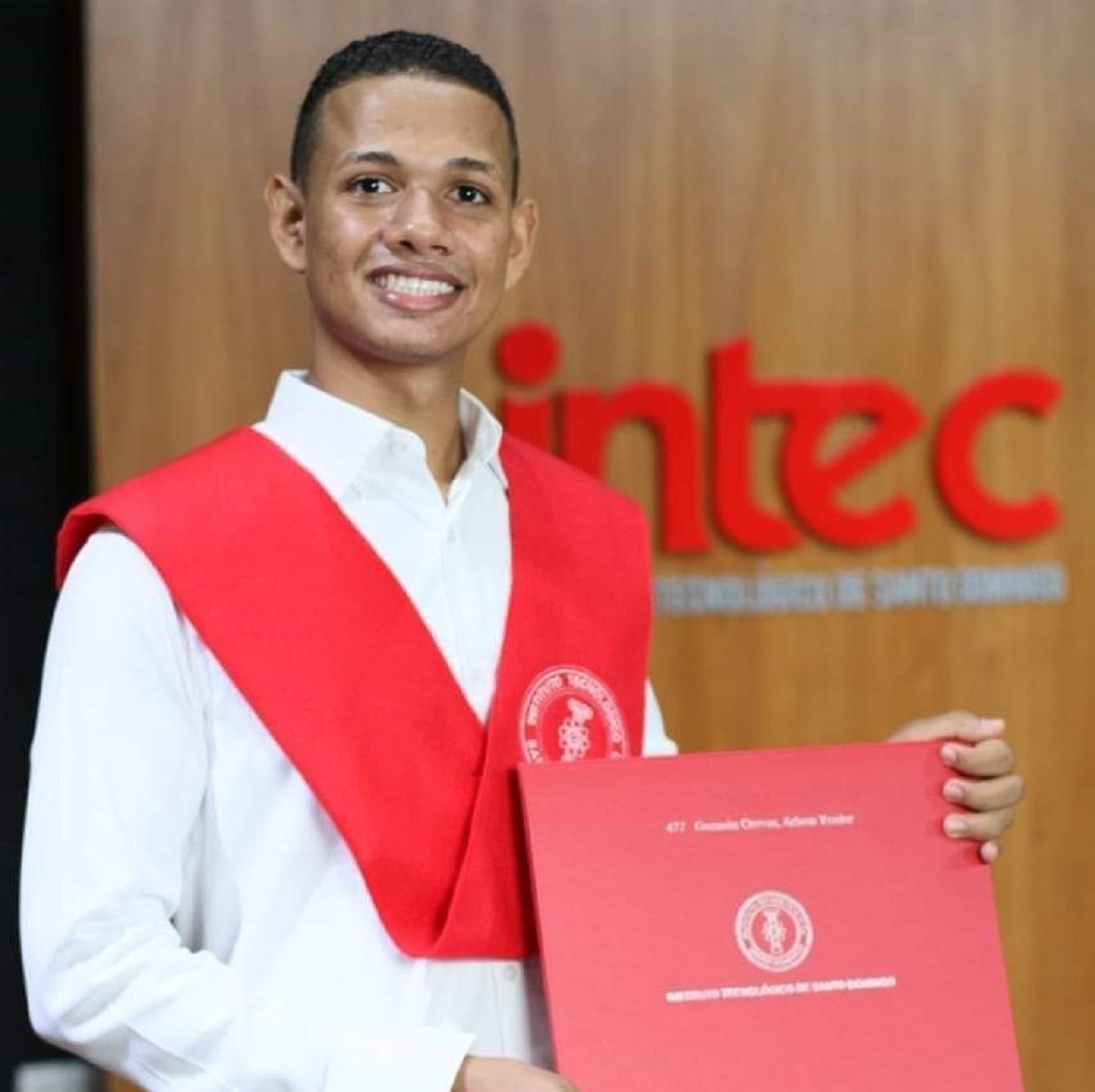  imagen Estudiantes graduados 