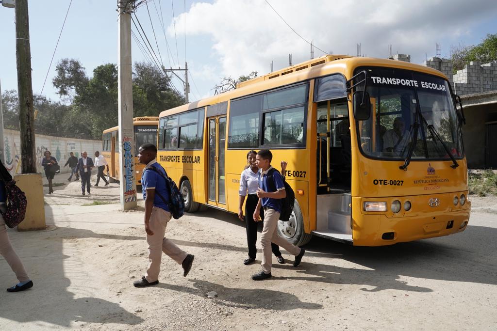 Gobierno garantizará transporte seguro y gratuito a cada estudiante del ...