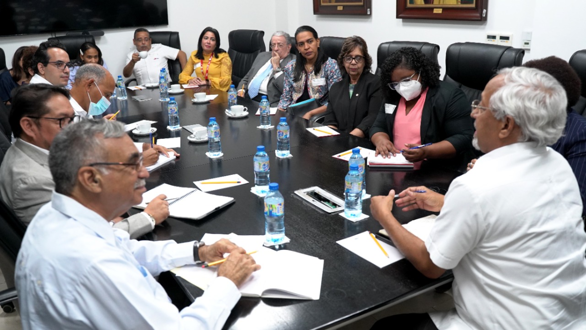  imagen Ministro de Educaci&oacute;n se re&uacute;ne con representantes del IDEC y el Foro Socioeducativo. 