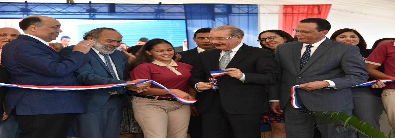  imagen Presidente medina en acto inaugural 