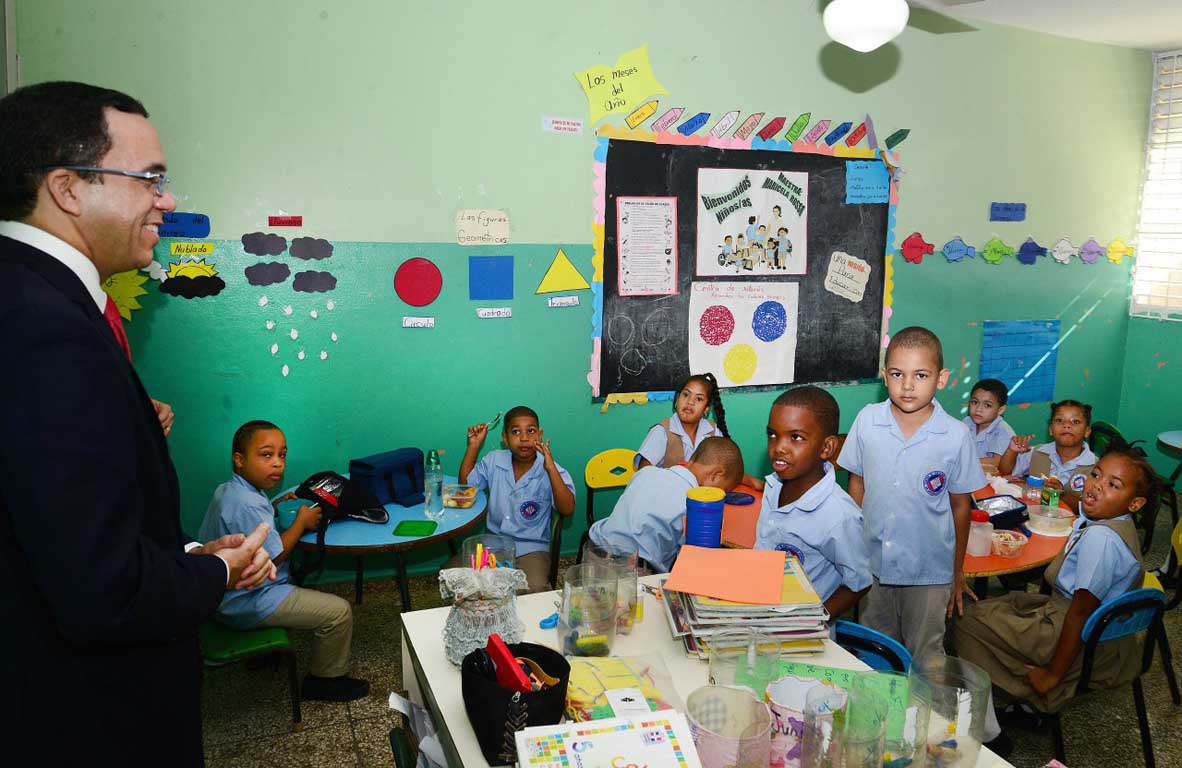  imagen Andrés Navarro dará mayor apoyo a educación especial para que ningún niño quede fuera de la Revolución Educativa del Presidente Medina 