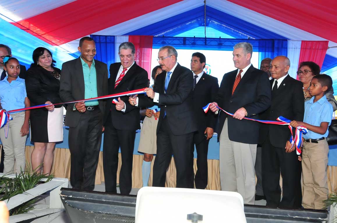  imagen Presidente Medina entrega cinco centros educativos a la provincia San Juan 