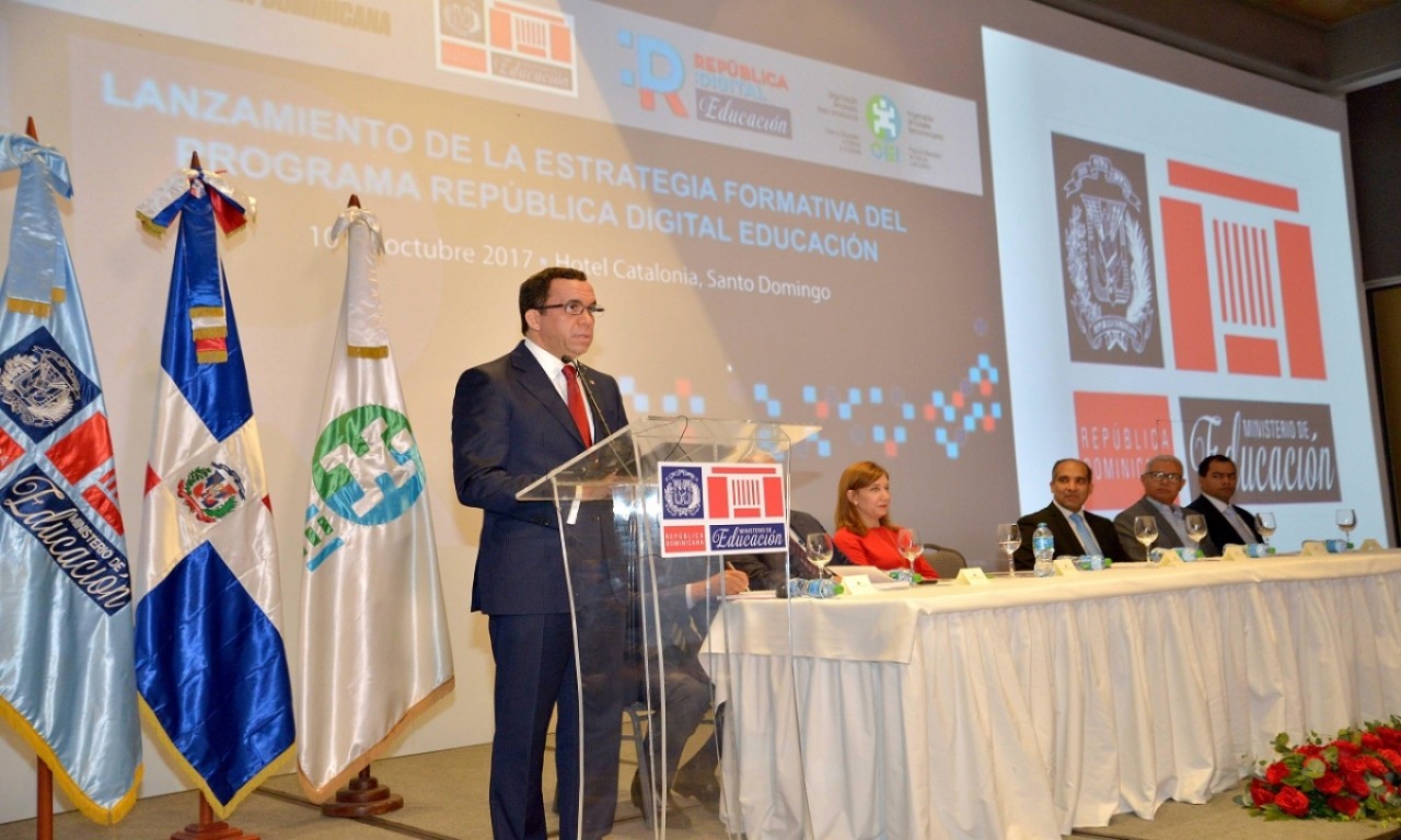  imagen Ministro Andr&eacute;s Navarro como orador en actividad. 