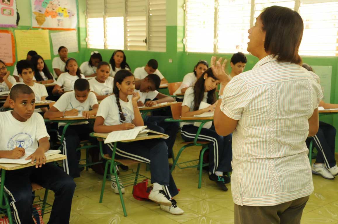  imagen Cantidad de maestros se incrementa un 25% tras aplicación del 4% del PIB a la educación 