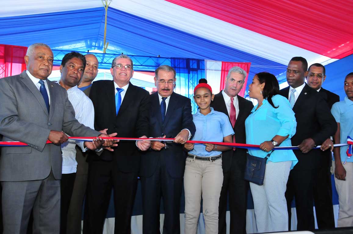  imagen Otros 1,995 estudiantes de Barahona son incorporados a la Jornada Escolar Extendida 