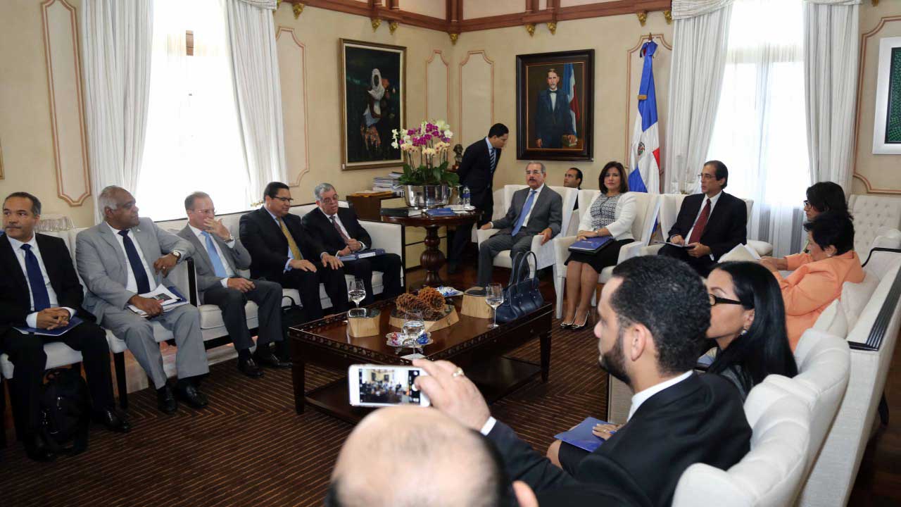  imagen Ministerio Educación iniciará este año como plan piloto el programa República Digital en 200 escuelas 