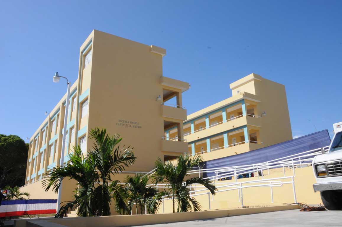  imagen Presidente Danilo Medina entrega una escuela de 22 aulas nuevas en San Cristóbal 