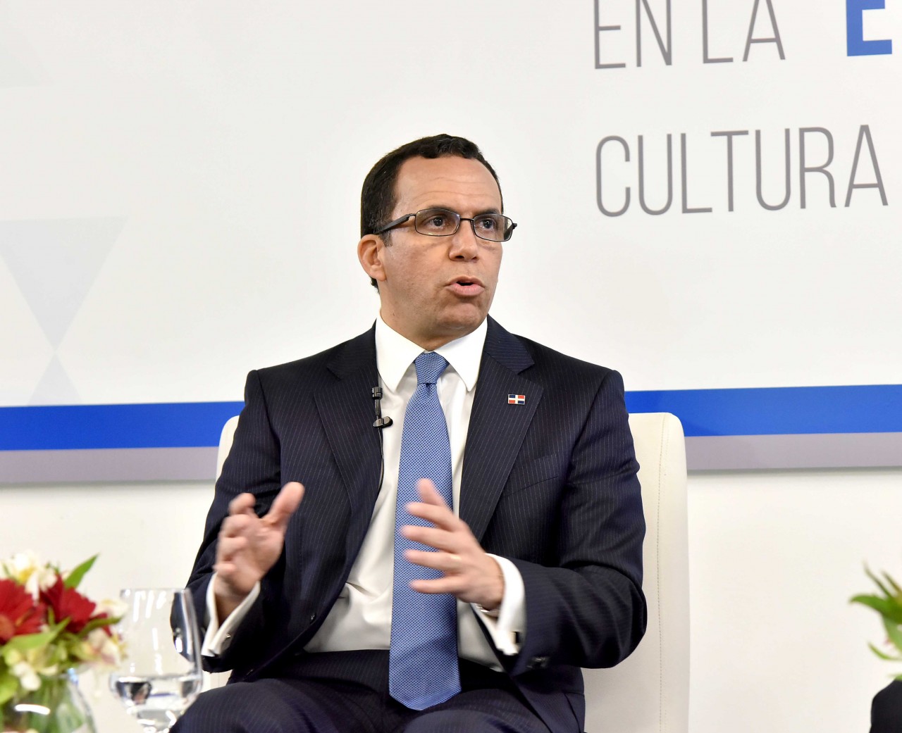  imagen Ministro Andr&eacute;s Navarro expone durante panel en simposio de Capex 