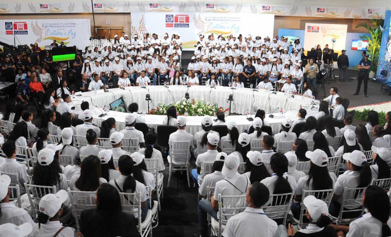 imagen Vista general de los presentes en el&nbsp;Foro Nacional por una Cultura de Paz. La fotografia fu&eacute; tomada mientras se realizaba el acto. 