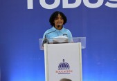  imagen Estudiante pronunciando un discurso durante la inauguraci&oacute;n del Liceo Eliseo Viola. 